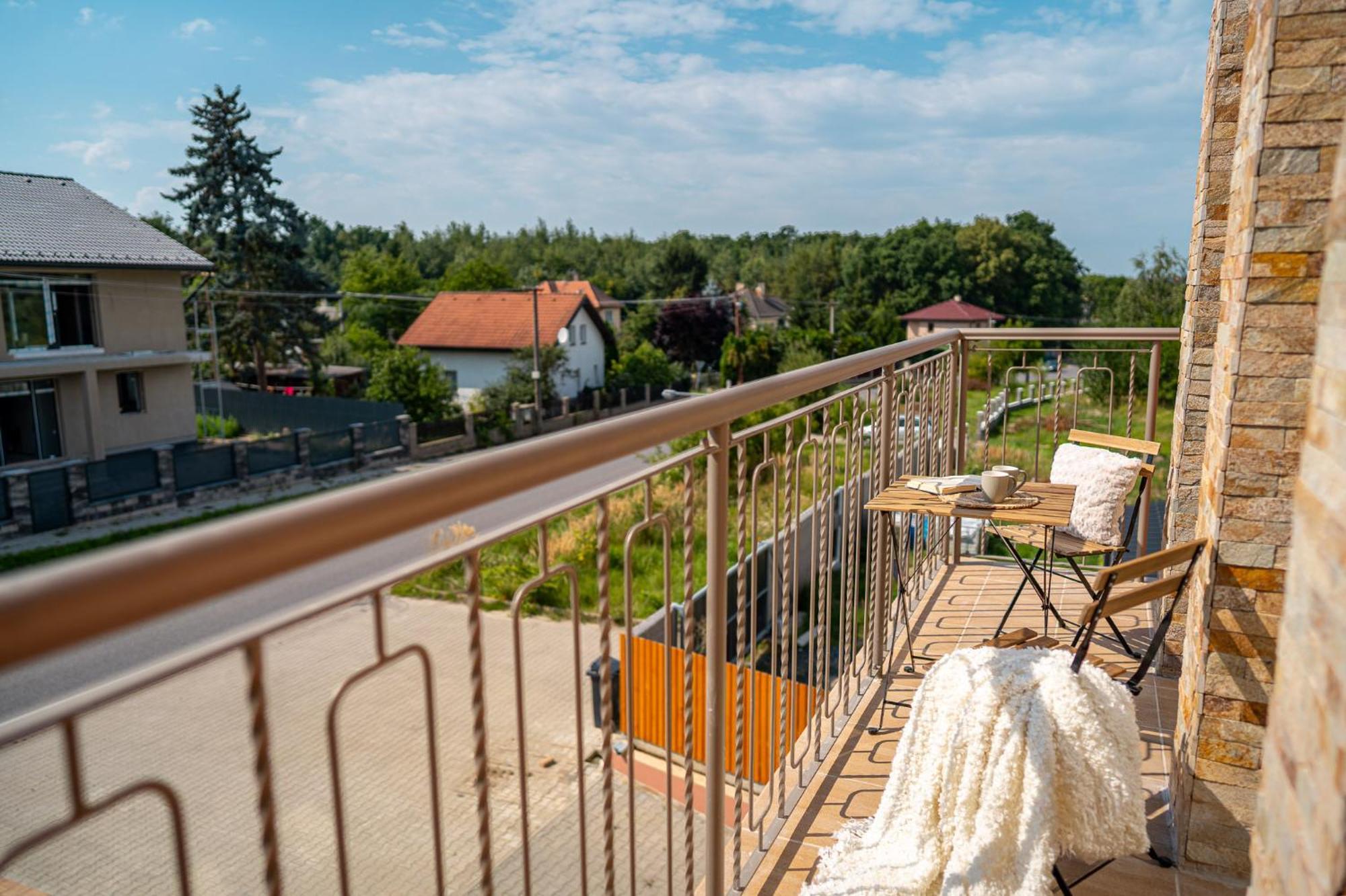 Laskara Garden Apartment By Prague Forest Nove Jirny Ngoại thất bức ảnh